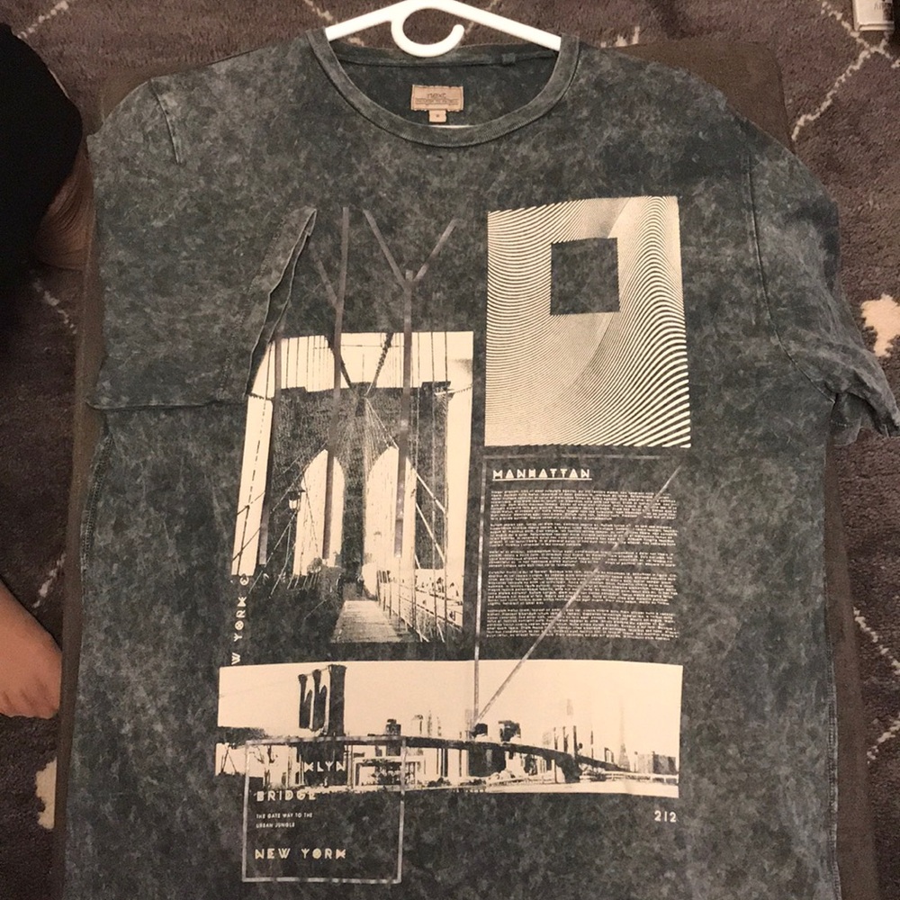 Graphic t shirt size medium
